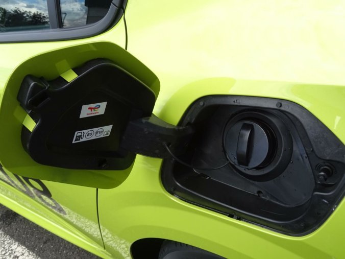 Peugeot 208, Peugeot 208 ACTIVE Hybrid 110k e-DCS6, barva žlutá