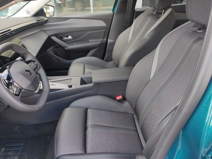 Peugeot 408, Peugeot 408 ALLURE Hybrid 136 e-DCS6, barva modrá