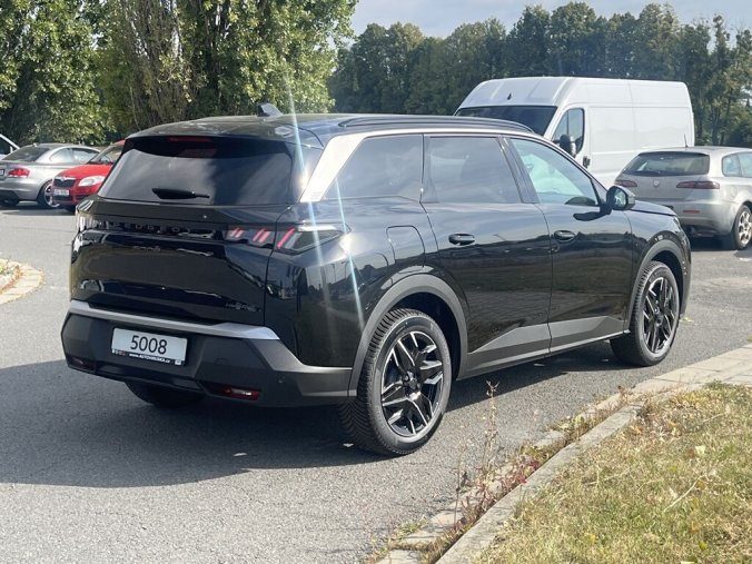 Peugeot 5008, Peugeot 5008 ALLURE Hybrid 145 e-DCS6, barva černá