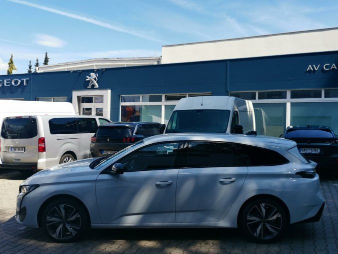 Peugeot 308, Peugeot 308 SW ALLURE Hybrid 136 e-DCS6, barva oranžová