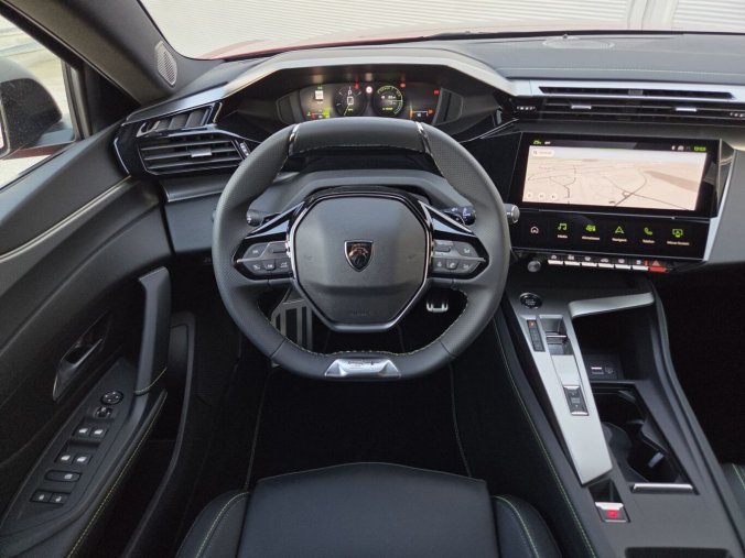 Peugeot 408, Peugeot 408 GT Hybrid 145 e-DCS6, barva červená