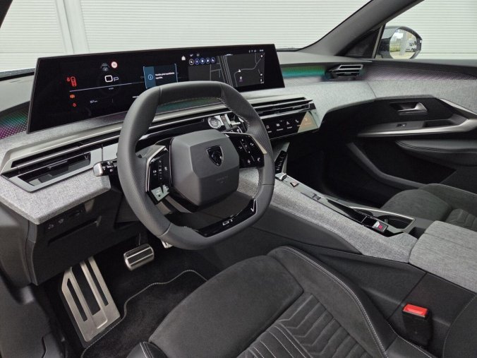 Peugeot 5008, Peugeot 5008 5008 GT Hybrid 145 e-DCS6, barva bílá