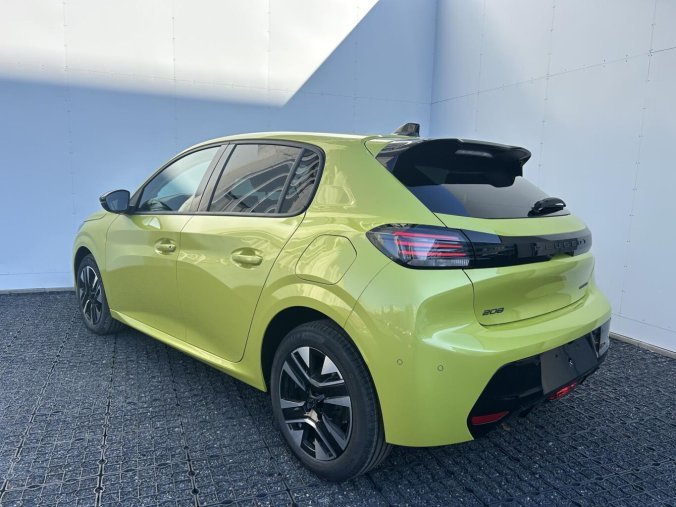 Peugeot 208, Peugeot 208 ALLURE Hybrid 110 e-DCS6, barva zelená