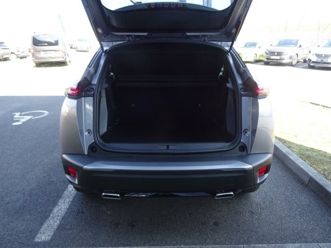 Peugeot 2008, Peugeot 2008 ALLURE Hybrid 145k e-DCS6, barva stříbrná