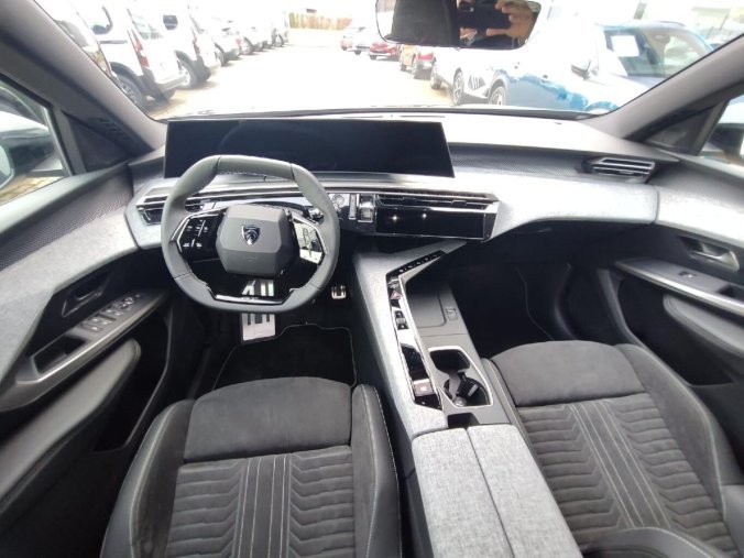 Peugeot 5008, Peugeot 5008 GT Plug-in HYBRID 195k  e-DCS7, barva šedá