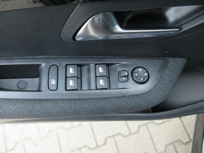 Peugeot 208, Peugeot 208 STYLE Hybrid 110 e-DCS6, barva černá
