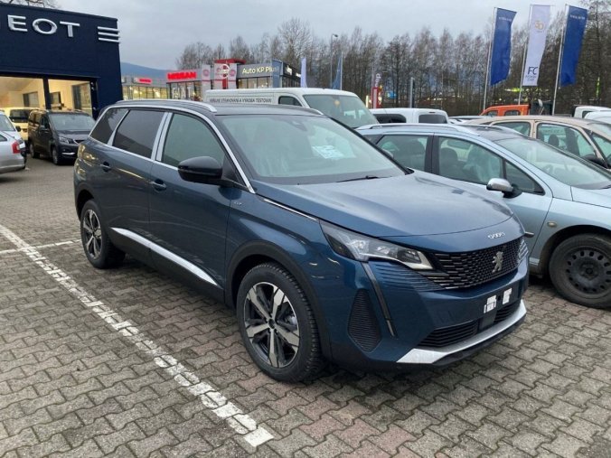 Peugeot 5008, GT 1,5 BlueHDi 130 S&amp;S EAT, barva modrá