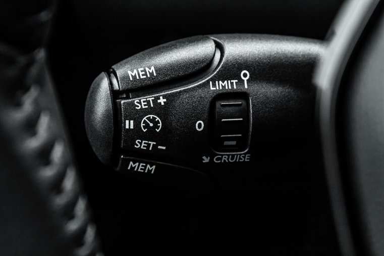 Peugeot 208, Peugeot 208 1,2 ACTIVE PureTech 75 S&S MAN, barva žlutá