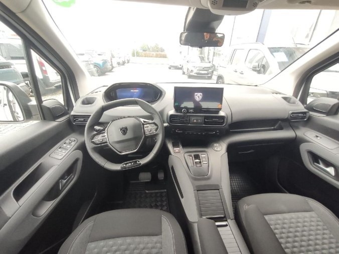 Peugeot Rifter, Peugeot Rifter ELEKTRIC GT 136 rezervace, barva bílá