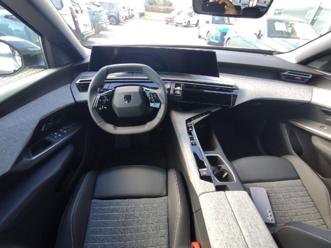 Peugeot 5008, Peugeot 5008 ALLURE Hybrid 145 AUT6 5 míst, barva šedá
