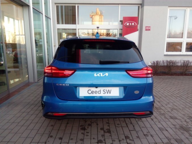 Kia Ceed, SW 1.5 T-GDi TOP 17 ALU MY24, barva modrá