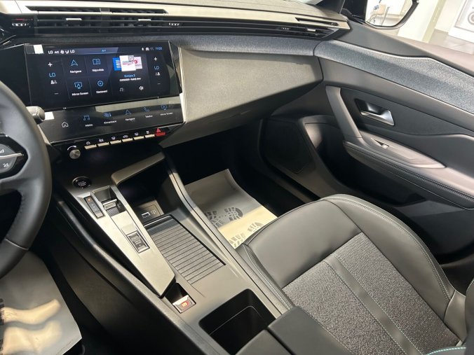 Peugeot 408, Peugeot 408 ALLURE Hybrid 145 e-DCS6, barva modrá