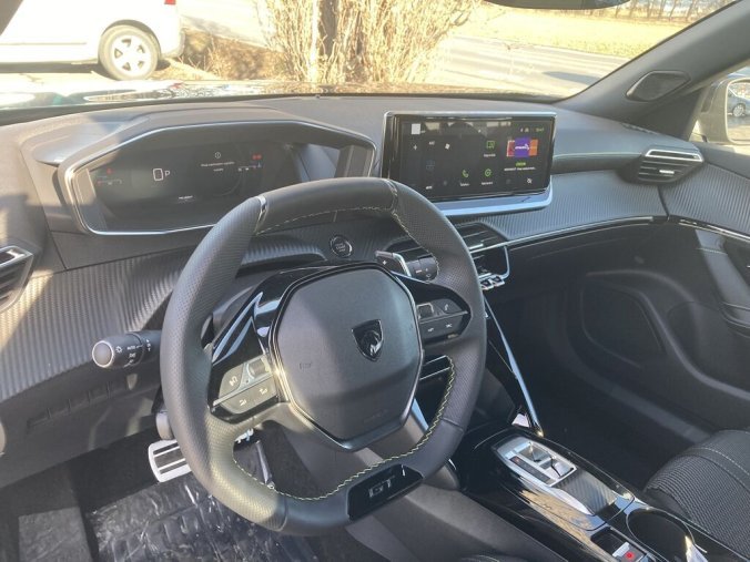 Peugeot 2008, Peugeot 2008 GT Elektromotor 115 kW / 156 k (Baterie 54 kWh), barva šedá