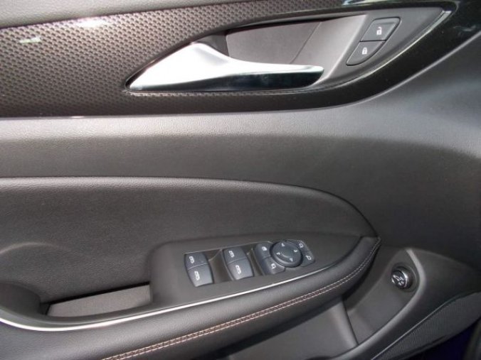 Opel Insignia, Elegance Sports Tourer 2.0 CDT, barva modrá