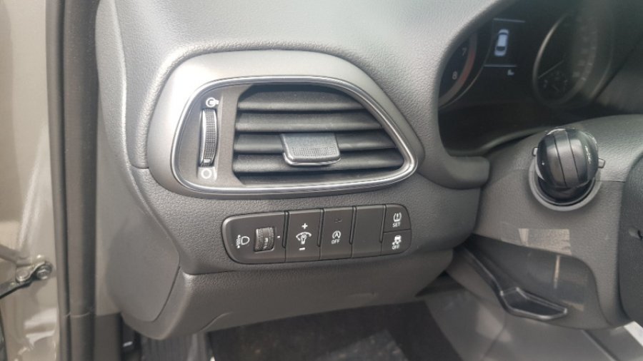 Hyundai i30, 1,5i 81 kW MT, barva červená