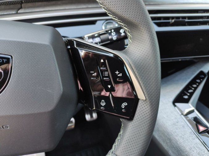 Peugeot 5008, Peugeot 5008 GT Hybrid 145 e-AUT6, barva modrá