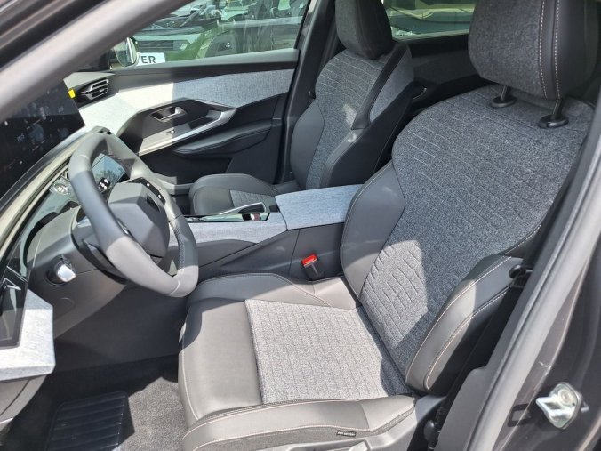 Peugeot 5008, Peugeot 5008 ALLURE Hybrid 145 e-DCS6, barva bílá