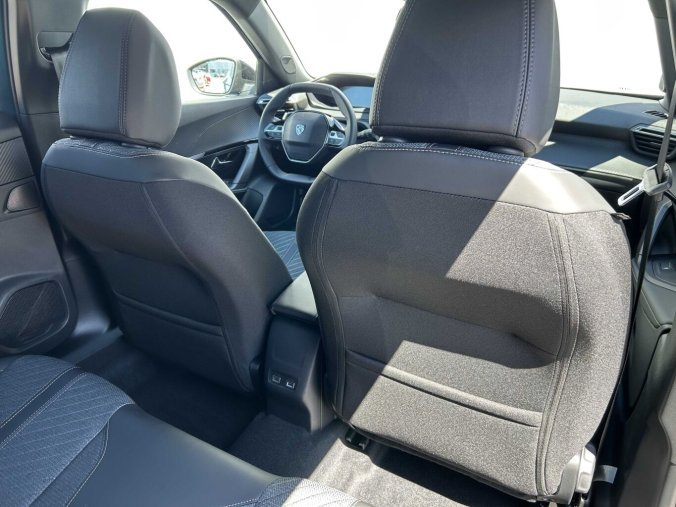 Peugeot 2008, Peugeot 2008 Peugeot 2008 ALLURE PureTech 100 S&S MAN6, barva modrá