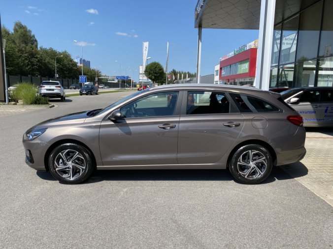 Hyundai i30, 1,5i 81 kW MT, barva bronzová