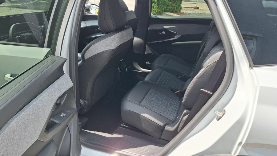 Peugeot 5008, Peugeot 5008 ALLURE Hybrid 145 e-DCS6, barva bílá