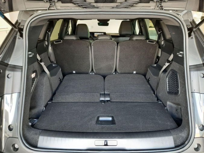 Peugeot 5008, Peugeot 5008 5008 ALLURE Hybrid 145 e-DCS6, barva šedá