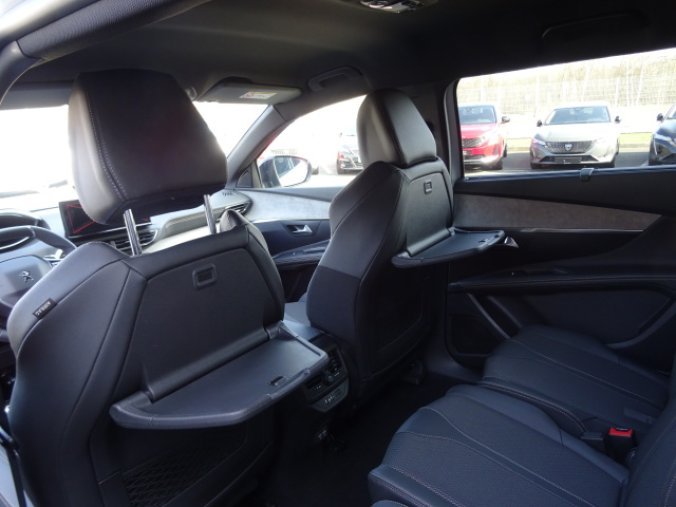 Peugeot 5008, GT Hybrid 136 e-DCS6, barva bílá