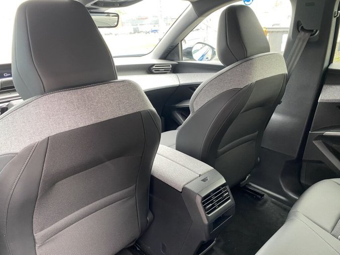 Peugeot 3008, Peugeot 3008 ALLURE Hybrid 145 e-DCS6, barva modrá