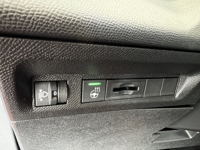 Peugeot 308, Peugeot 308 SW ALLURE 1.5BlueHDi, Automat 8st., barva červená