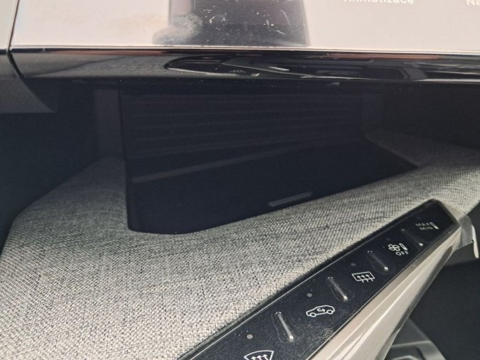 Peugeot 3008, Peugeot 3008 3008 GT Hybrid 145 e-DCS6, barva modrá