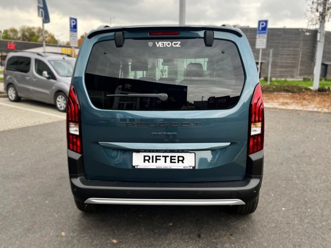 Peugeot Rifter, Peugeot Rifter GT BlueHDi 130 S&S EAT8, barva modrá