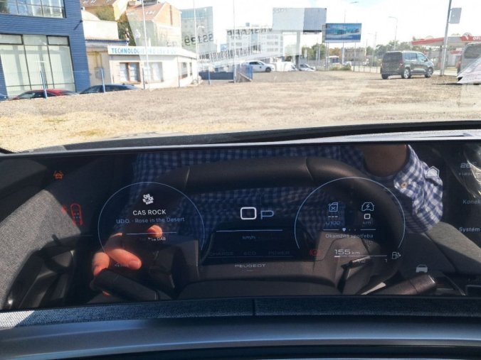 Peugeot 5008, Peugeot 5008 5008 ALLURE Hybrid 145 e-DCS6-, barva šedá