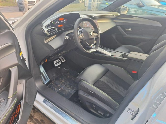 Peugeot 408, Peugeot 408 GT 1.2 PT 130K EAT8, barva bílá