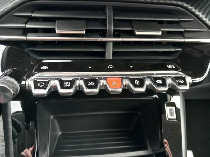 Peugeot 208, Peugeot 208 Active PureTech 75 S&S MAN5, barva žlutá