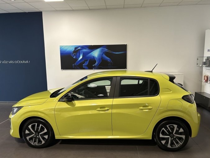 Peugeot 208, Peugeot 208 STYLE Elektromotor 100 kW / 136 k (Baterie 50 kWh), barva žlutá