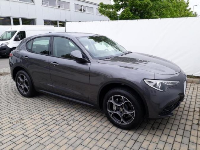 Alfa Romeo Stelvio, 2.0 200PS Super benzín 4x4 AT, barva šedá