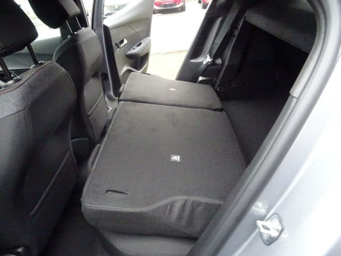 Peugeot 2008, Peugeot 2008 STYLE PureTech 100k MAN6, barva stříbrná