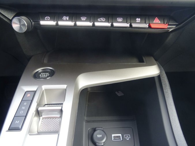 Peugeot 408, Peugeot 408 ALLURE Hybrid 145k e-DCS6, barva šedá