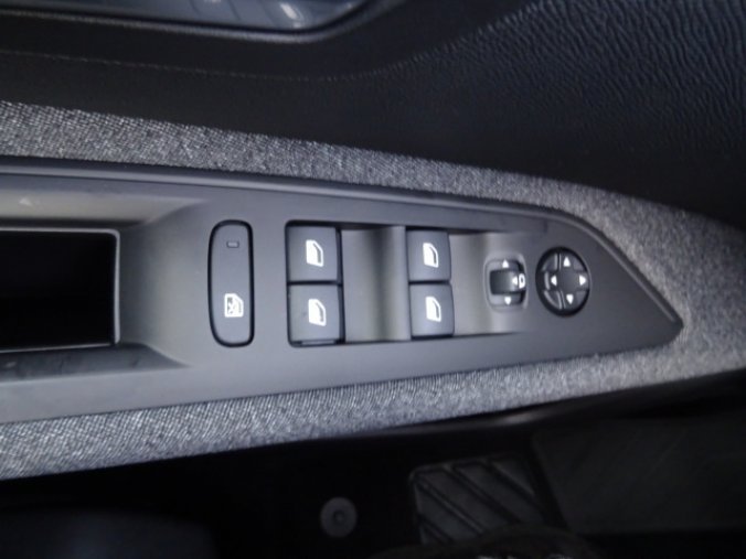 Peugeot 3008, Active P. 1.2 PureTech 130k, barva šedá