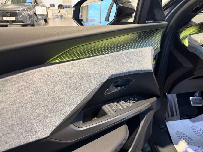 Peugeot 3008, Peugeot 3008 GT Hybrid 145 e-DCS6, barva modrá