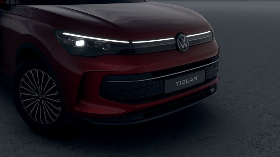 Volkswagen Tiguan, Tiguan People 1,5 eTSI 110 kW mHEV, barva červená