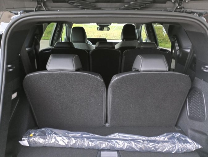 Peugeot 5008, Peugeot 5008 ALLURE Hybrid 145 e-DCS6, barva černá