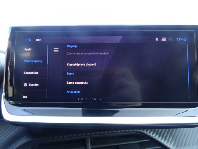 Peugeot 2008, Peugeot 2008 ALLURE Hybrid 145k e-DCS6, barva stříbrná