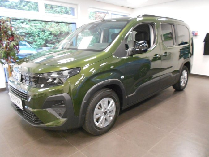 Peugeot Rifter, Peugeot Rifter LONG ALLURE BlueHDi 130 M6, barva zelená
