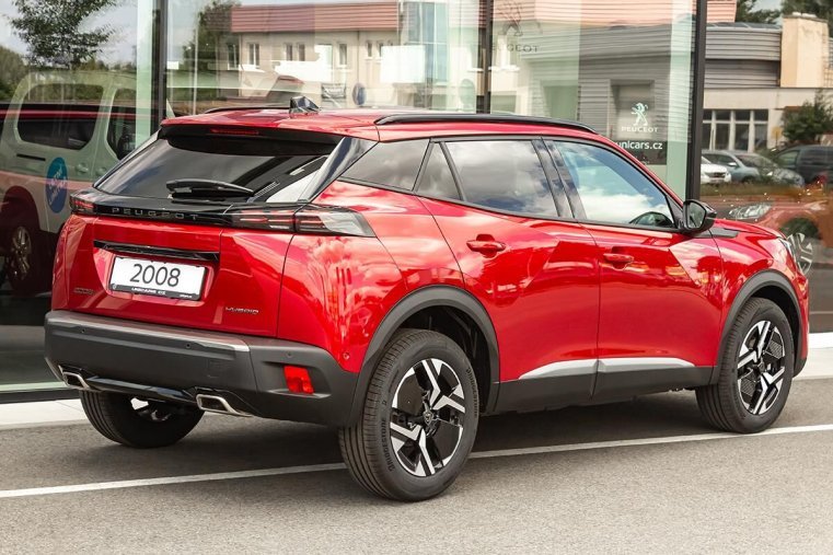 Peugeot 2008, Peugeot 2008 1,2 ALLURE PT 100 S&S MAN6, barva červená