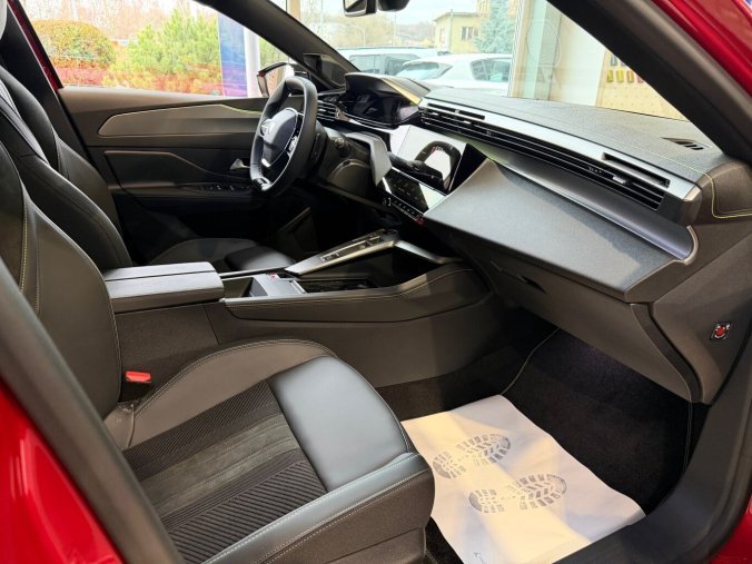 Peugeot 308, Peugeot 308 SW GT Hybrid 145 e-DCS6, barva červená