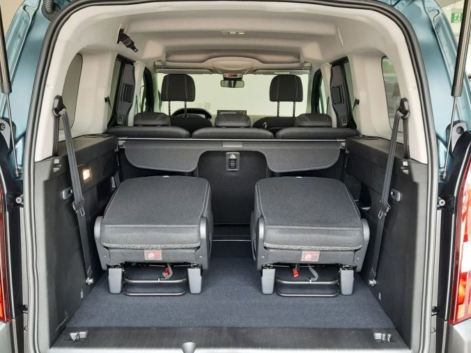 Peugeot Rifter, Peugeot Rifter LONG ALLURE BlueHDi 130 MAN6, barva modrá