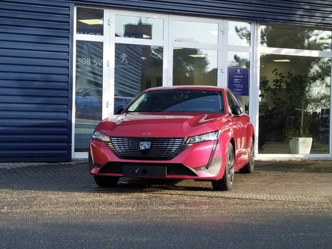 Peugeot 308, ALLURE 1.2 PureTech 130 S&S MAN6, barva červená