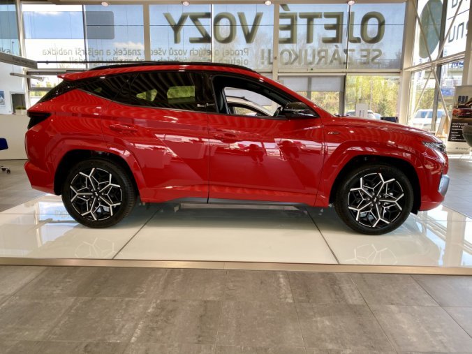 Hyundai Tucson, 1,6 T-GDI 4x2 110 kW 6st. manuální, barva červená