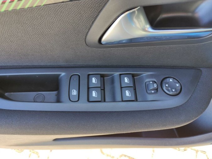 Peugeot 208, Peugeot 208 ACTIVE 1.2i 100k MAN6, barva modrá