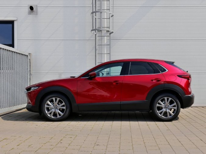 Mazda CX-30, 2,0 Skyactiv-X 180k/132kW MAN, barva červená